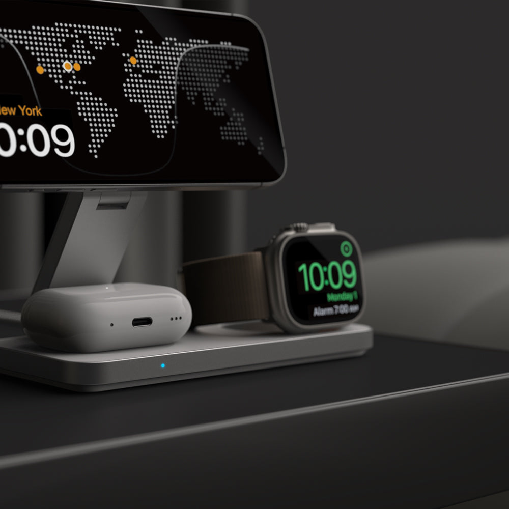 The soft LED indicator light is designed to provide clear charging status updates without disrupting your sleep. Whether on your bedside table or desk, the light remains unobtrusive while still functional.